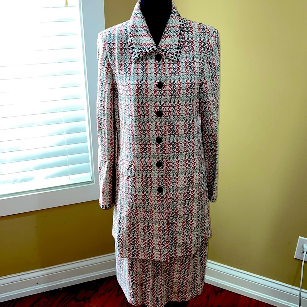Black, Gray & red tweed St. John suit. Size 12/14 🖤